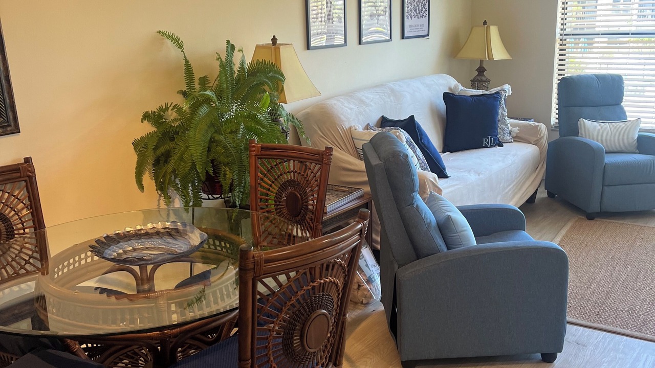 Photo of Livingroom in Cypress Lake