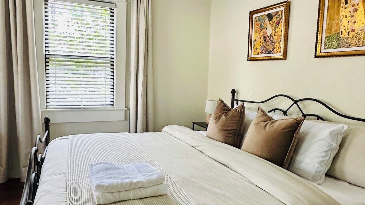 Photo of Bedroom in South Eola
