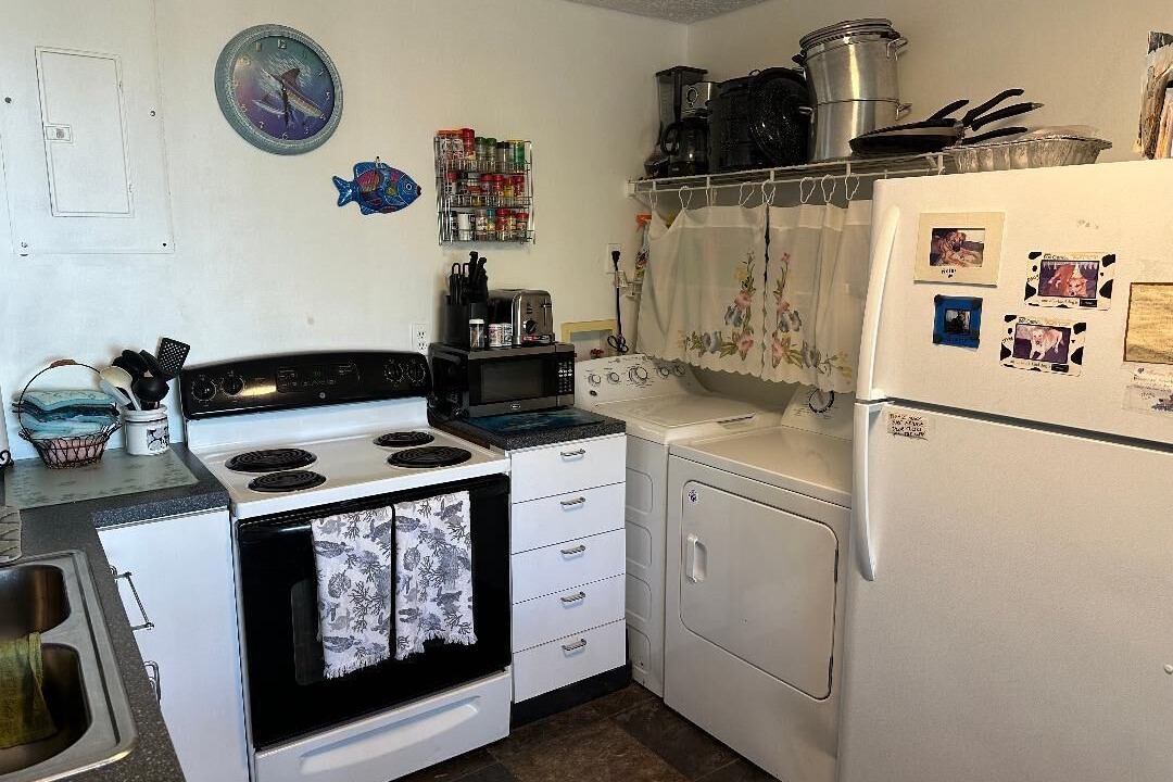 Photo of Kitchen in Breezeswept Beach Estates