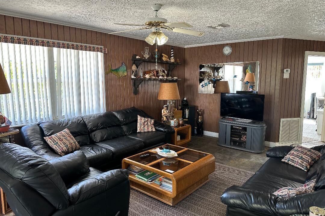 Photo of Livingroom in Breezeswept Beach Estates