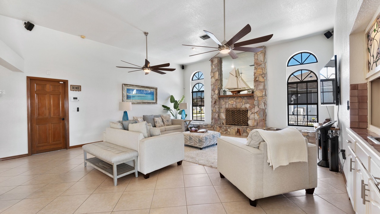 Photo of Livingroom in Edgewater