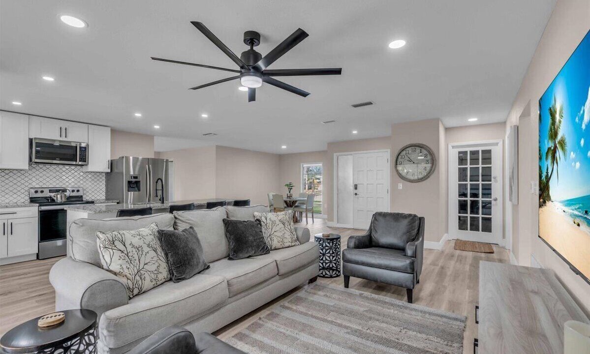 Photo of Livingroom in Gulf Gate Estates