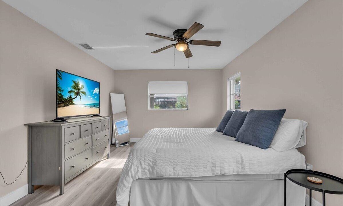 Photo of Bedroom in Gulf Gate Estates