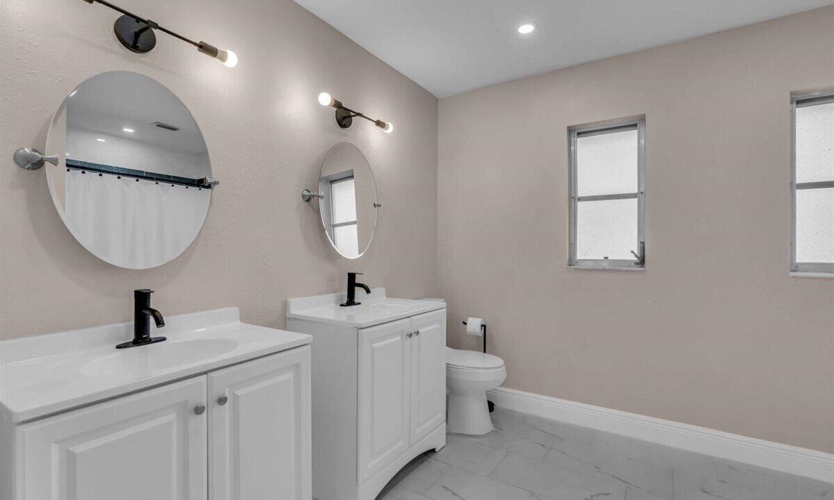 Photo of Bathroom in Gulf Gate Estates