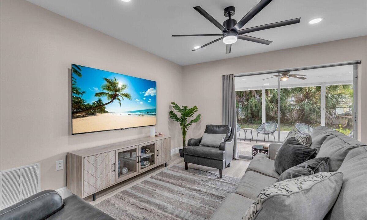 Photo of Livingroom in Gulf Gate Estates