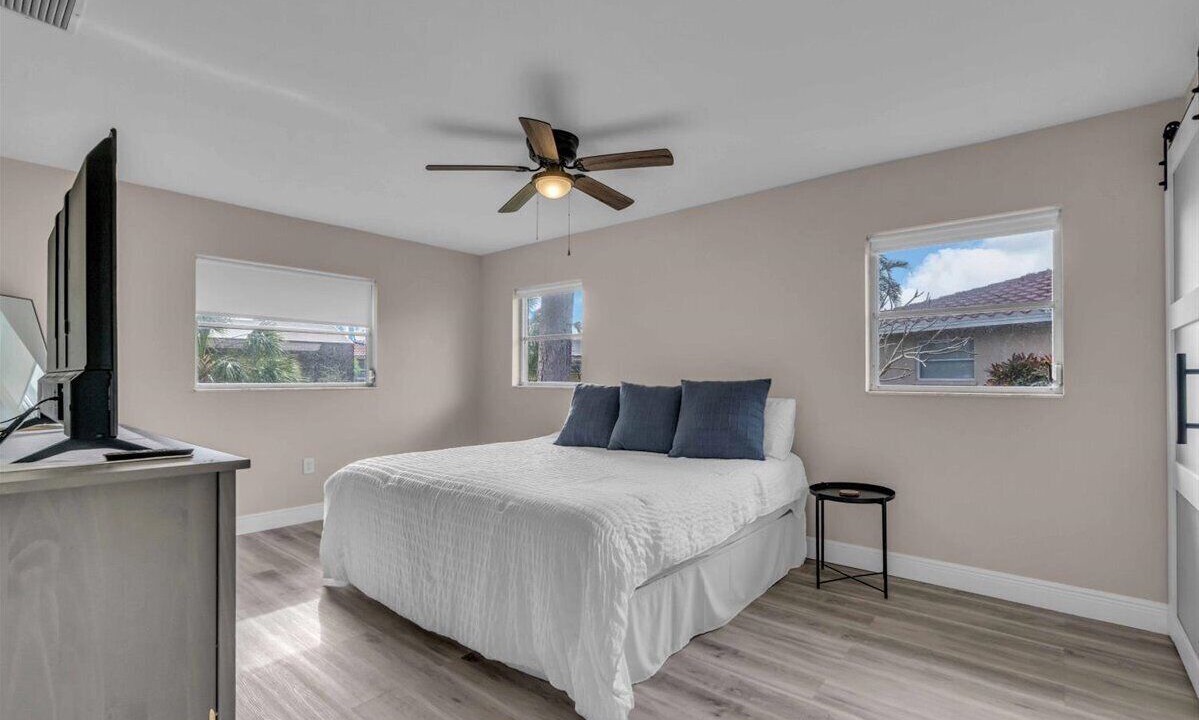 Photo of Bedroom in Gulf Gate Estates