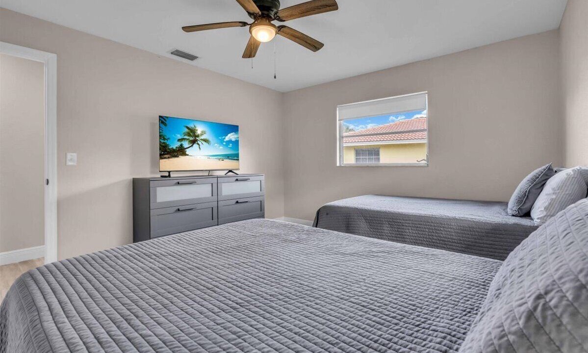 Photo of Bedroom in Gulf Gate Estates