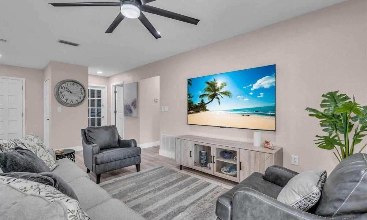 Photo of Livingroom in Gulf Gate Estates