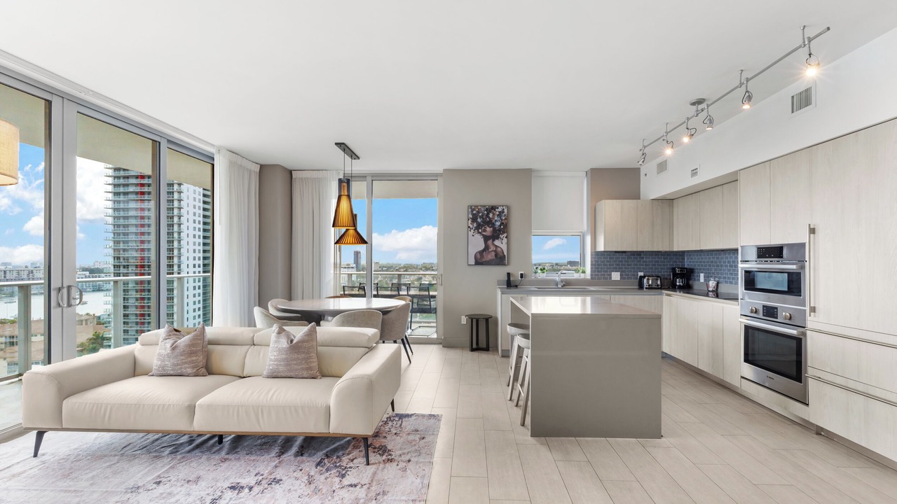 Photo of Livingroom in Hollywood South Central Beach