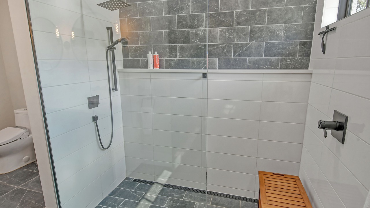Photo of Bathroom in Laurel Park