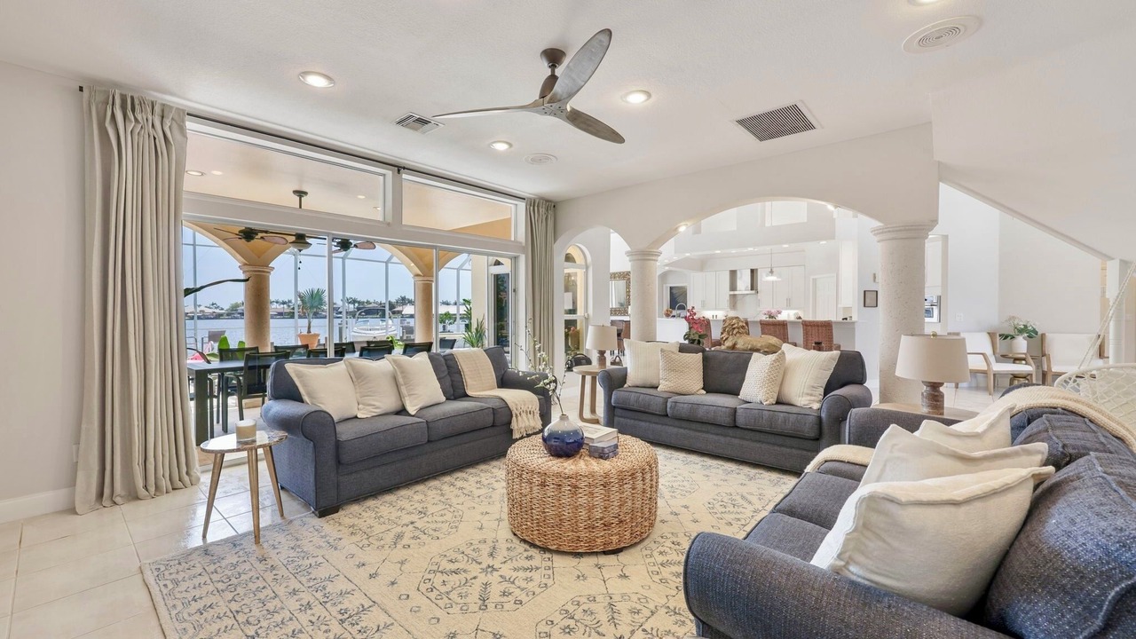 Photo of Livingroom in Eight Lakes
