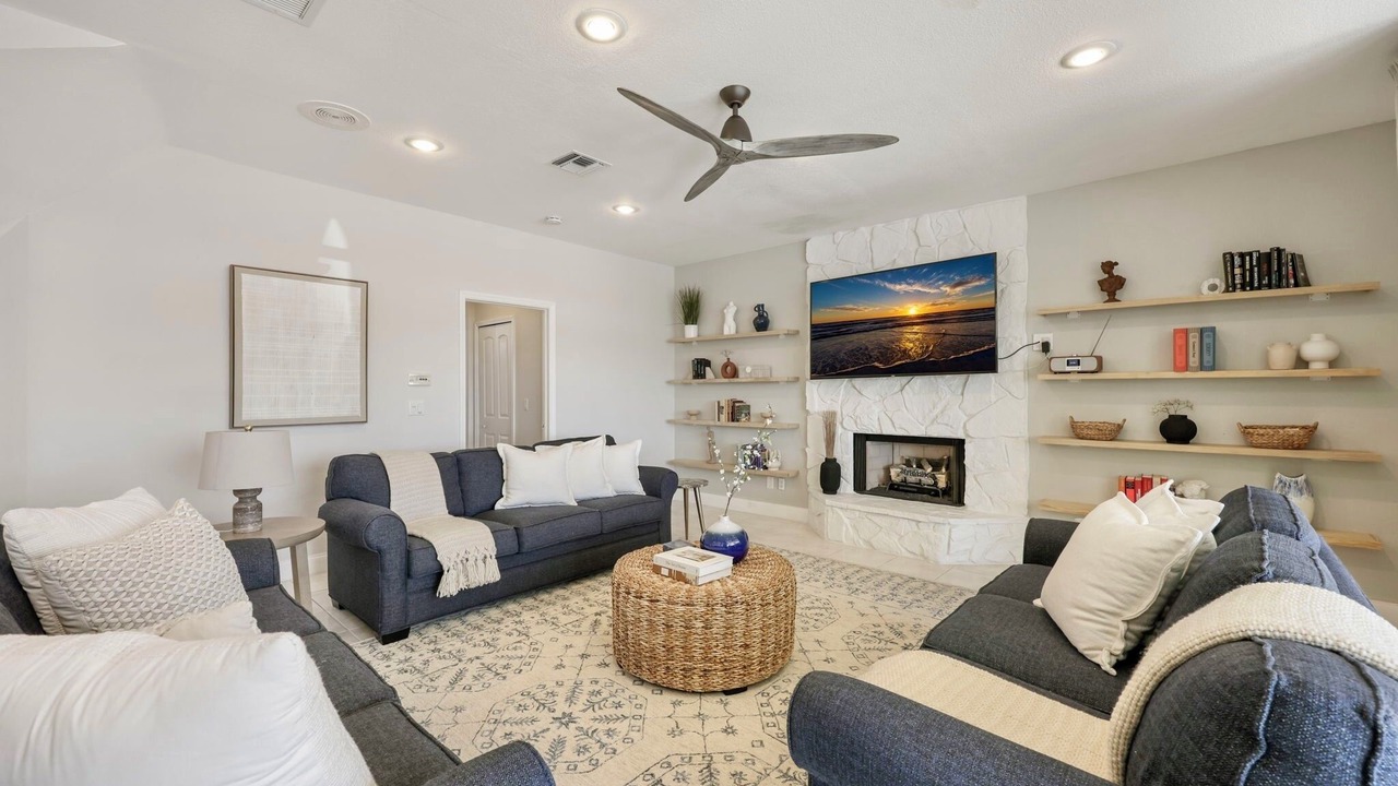 Photo of Livingroom in Eight Lakes