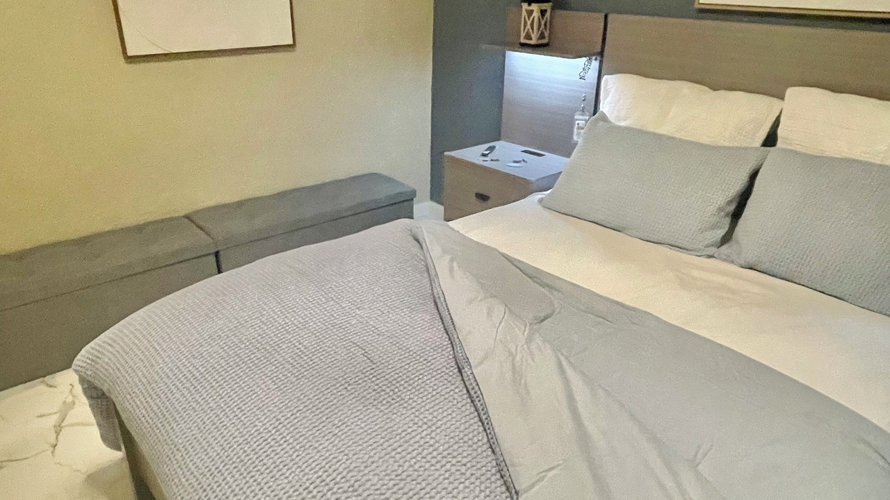Photo of Bedroom in Rogers Seabreeze