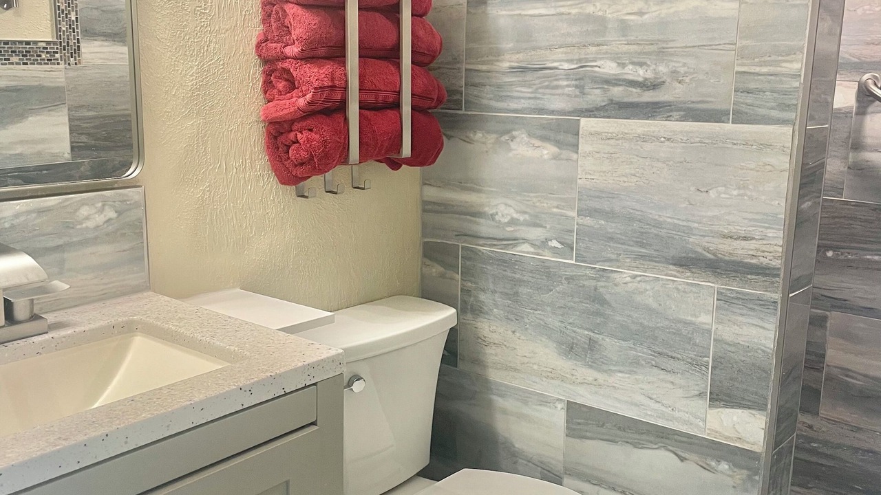 Photo of Bathroom in Rogers Seabreeze