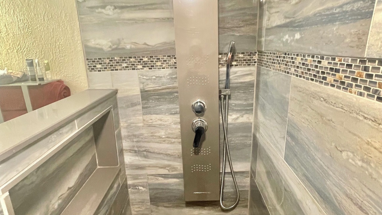 Photo of Bathroom in Rogers Seabreeze