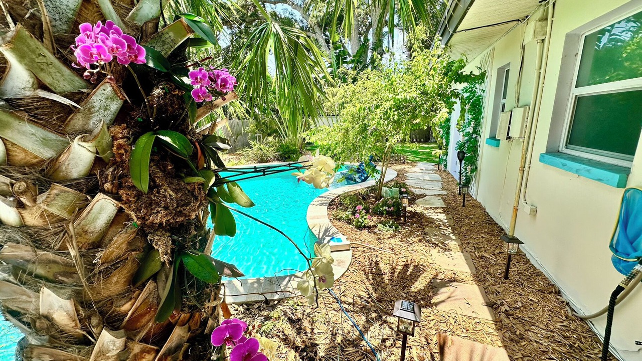Photo of Outdoor in Harbor Hills