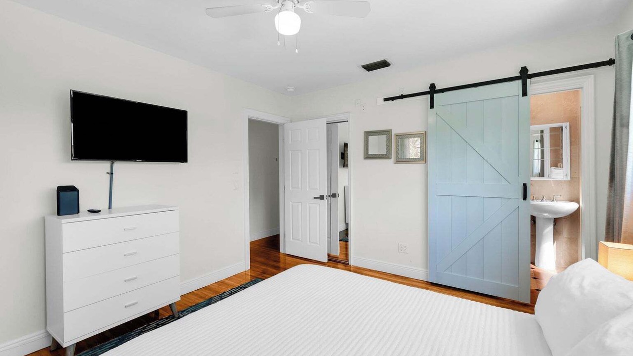 Photo of Bedroom in The Cove