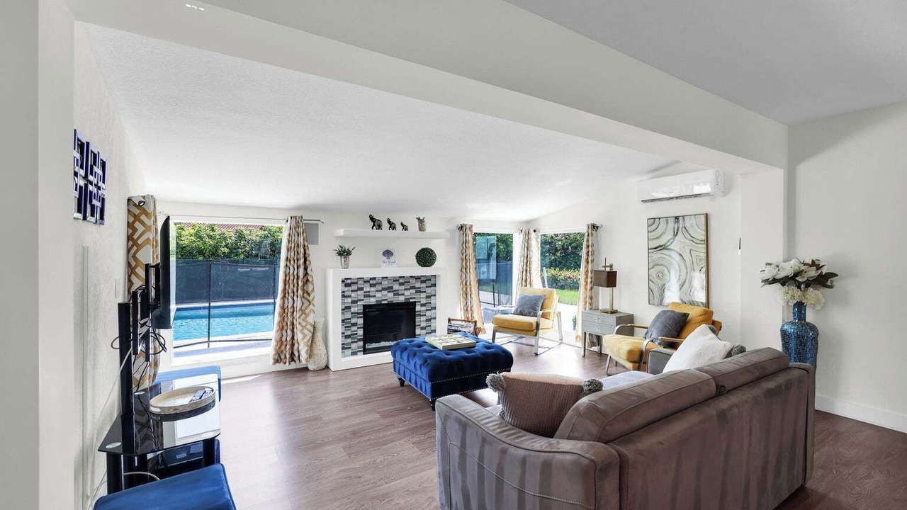 Photo of Livingroom in The Cove