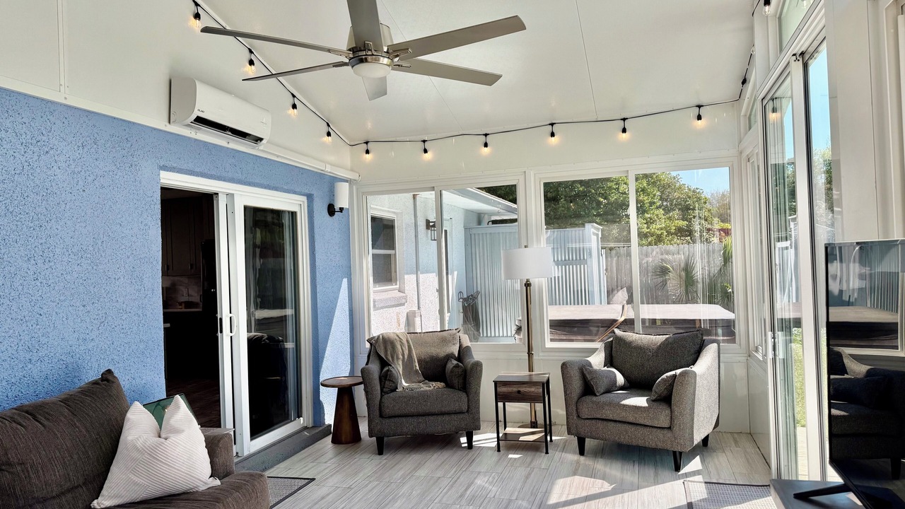 Photo of Livingroom in Palm Valley