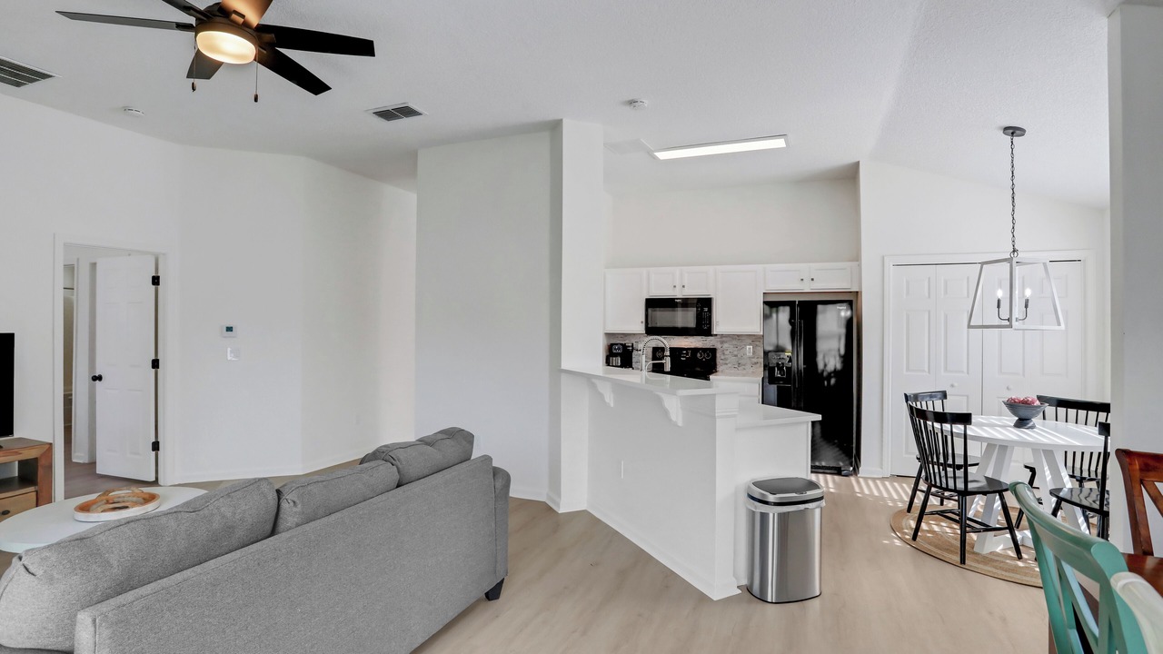Photo of Livingroom in Doctors Inlet