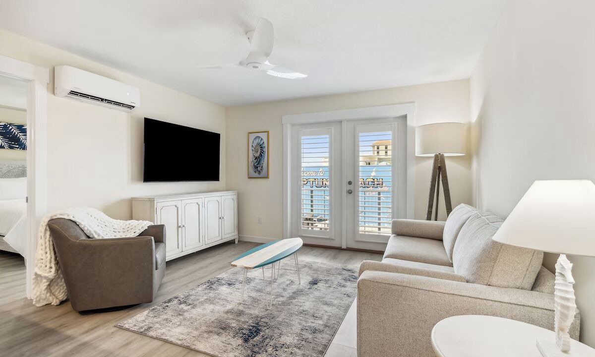 Photo of Livingroom in Atlantic Beach
