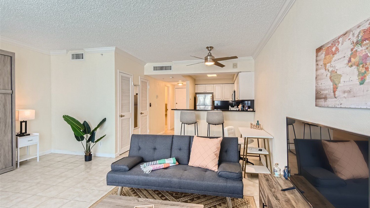Photo of Livingroom in Hollywood South Central Beach