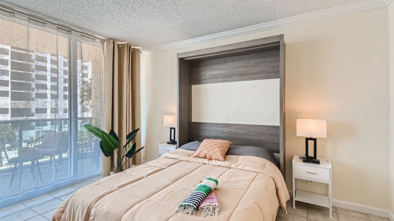 Photo of Bedroom in Hollywood South Central Beach
