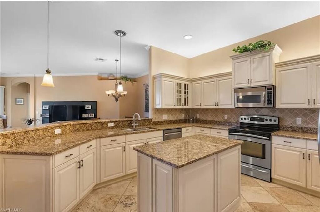 Photo of Kitchen in Estero