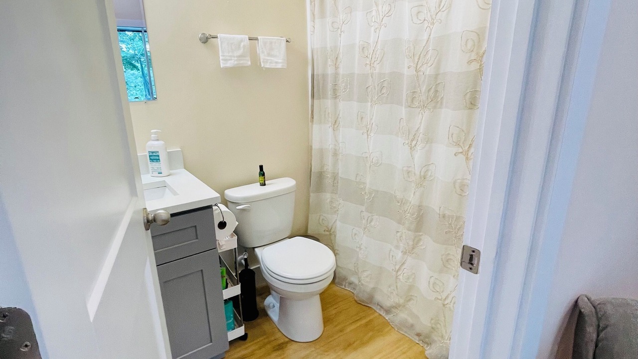 Photo of Bathroom in Old Fort