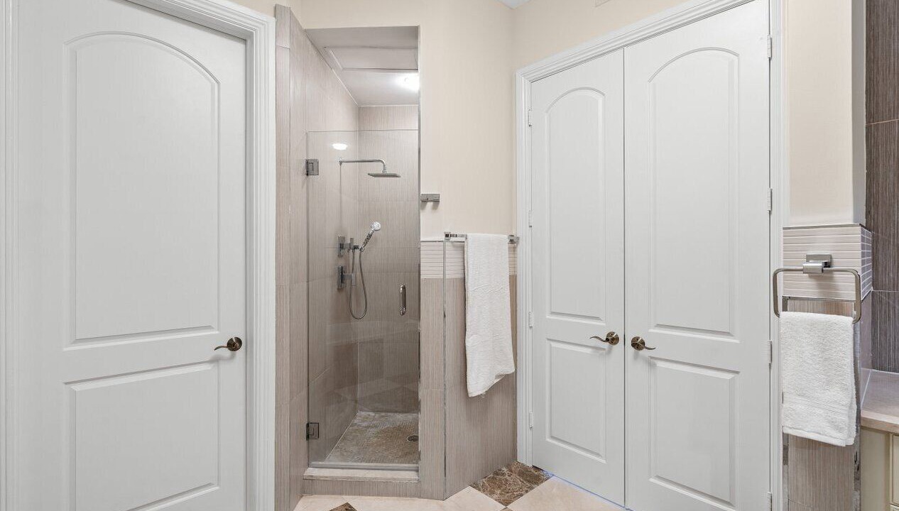 Photo of Bathroom in Olympus