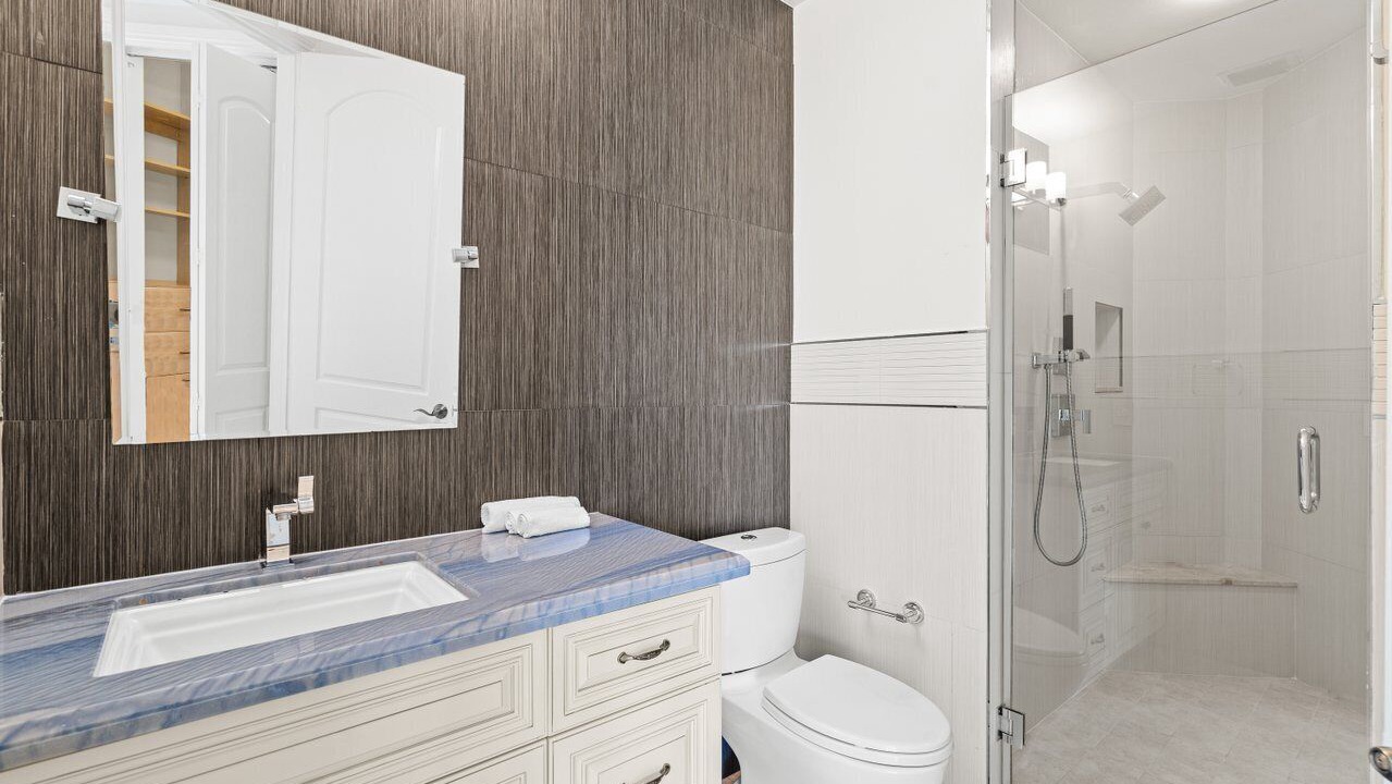 Photo of Bathroom in Olympus