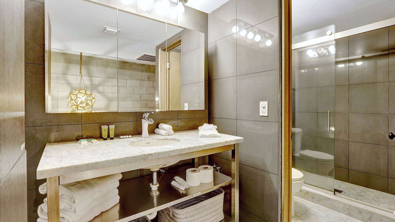 Photo of Bathroom in Hendricks and Venice Isles