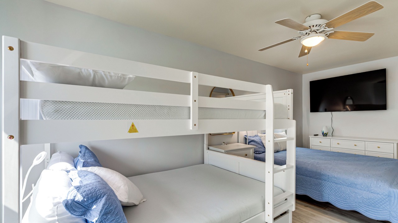 Photo of Bedroom in Crystal Shores