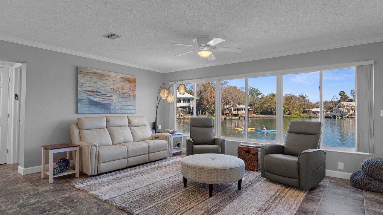 Photo of Livingroom in Springs at Kings Bay