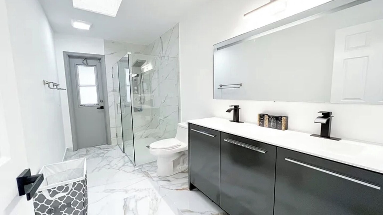 Photo of Bathroom in Greenview Shores