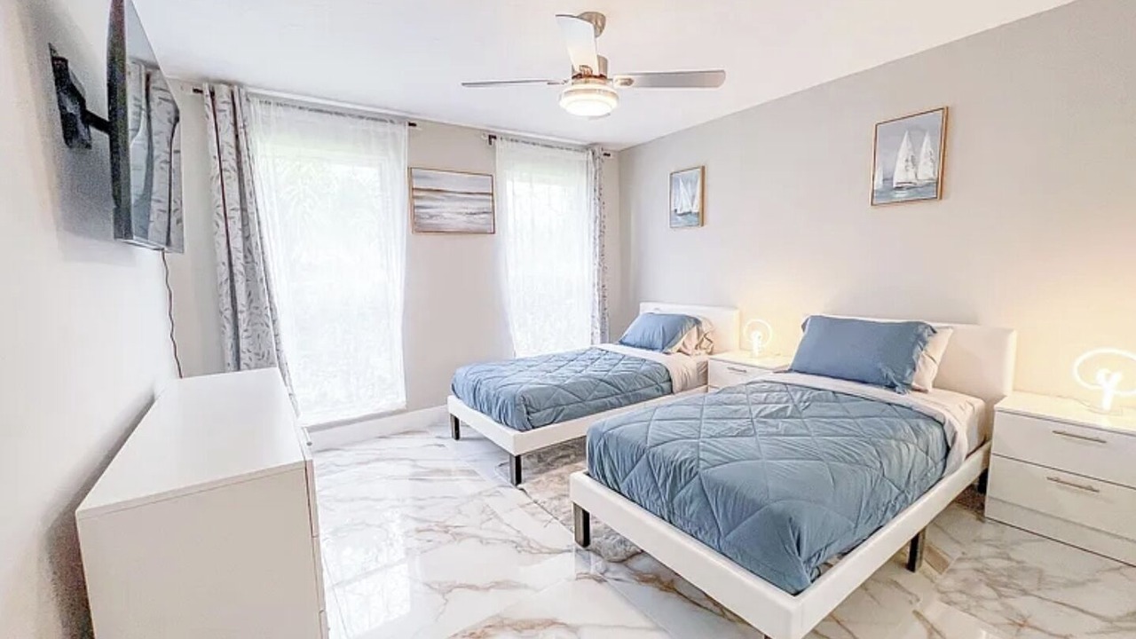 Photo of Bedroom in Greenview Shores