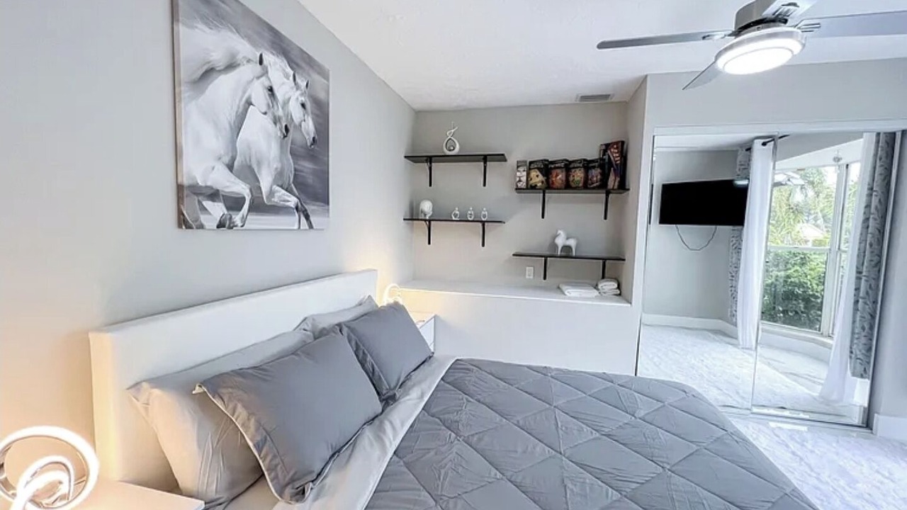 Photo of Bedroom in Greenview Shores