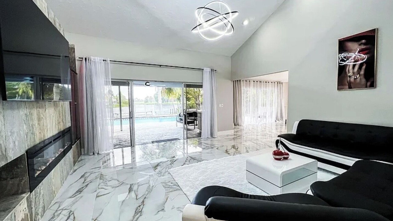 Photo of Livingroom in Greenview Shores