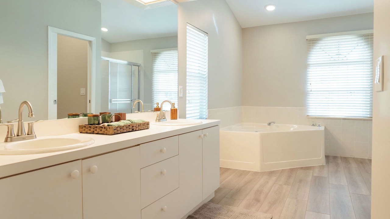 Photo of Bathroom in Crown Pointe
