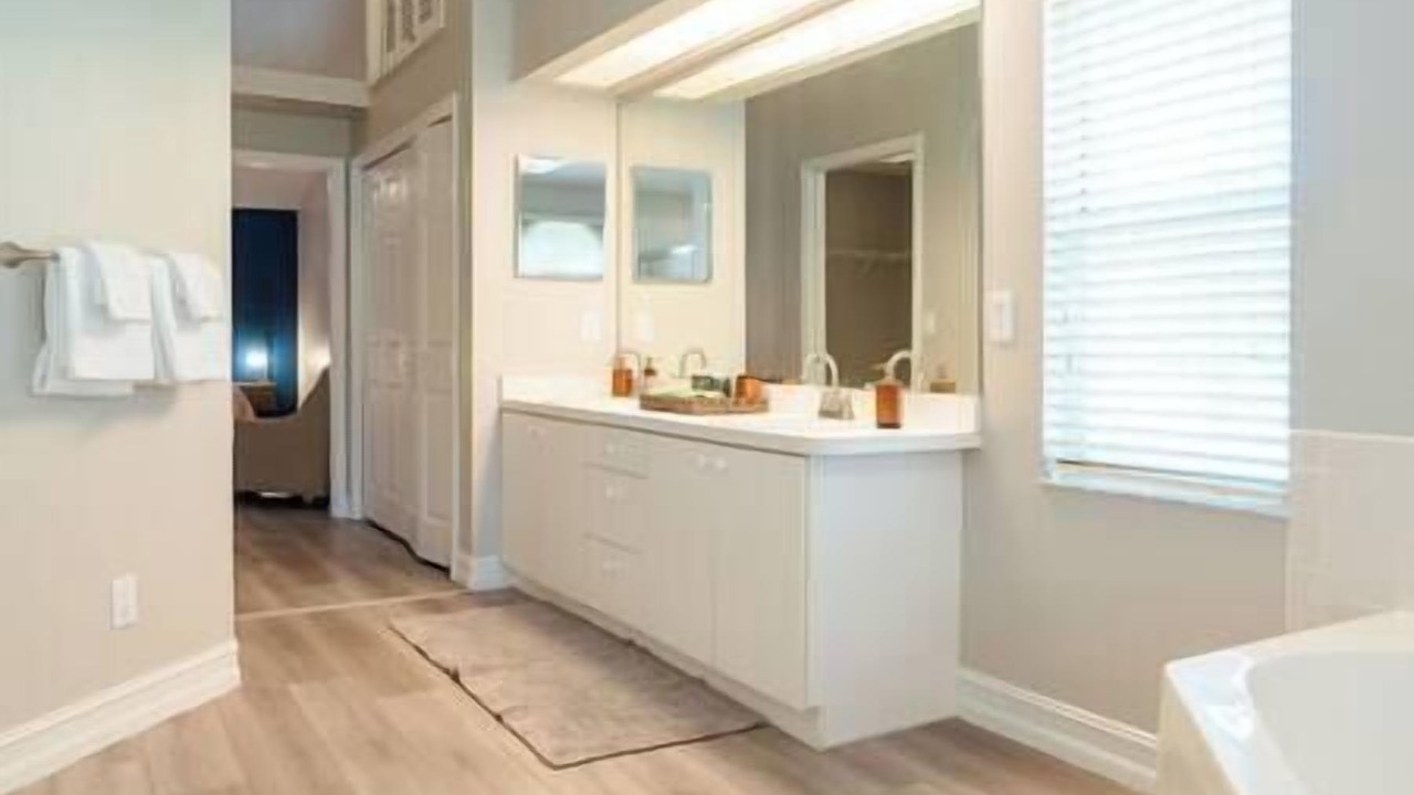 Photo of Bathroom in Crown Pointe
