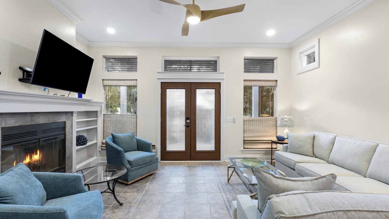 Photo of Livingroom in White's Gulfview