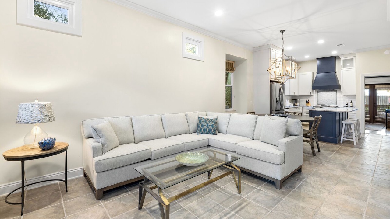 Photo of Livingroom in White's Gulfview