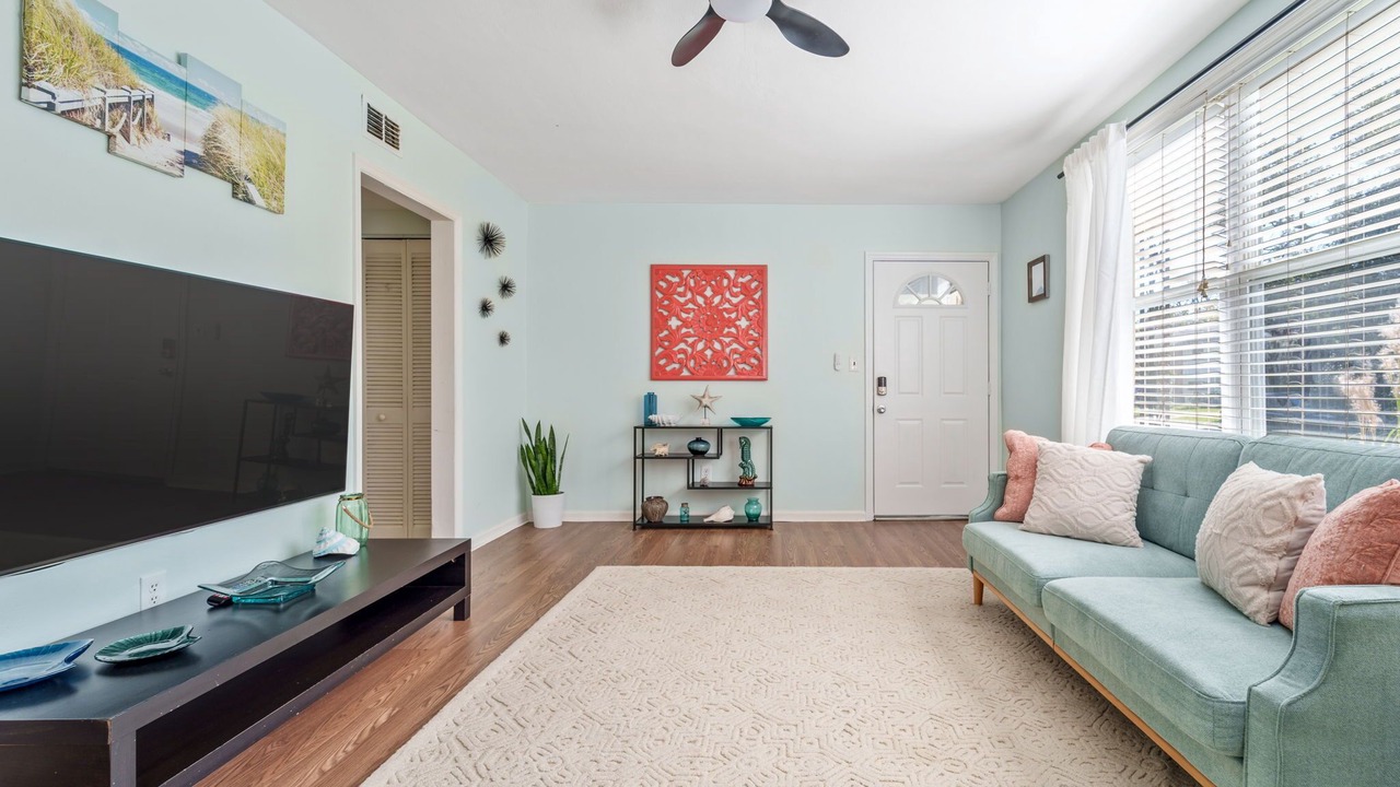 Photo of Livingroom in Jacksonville