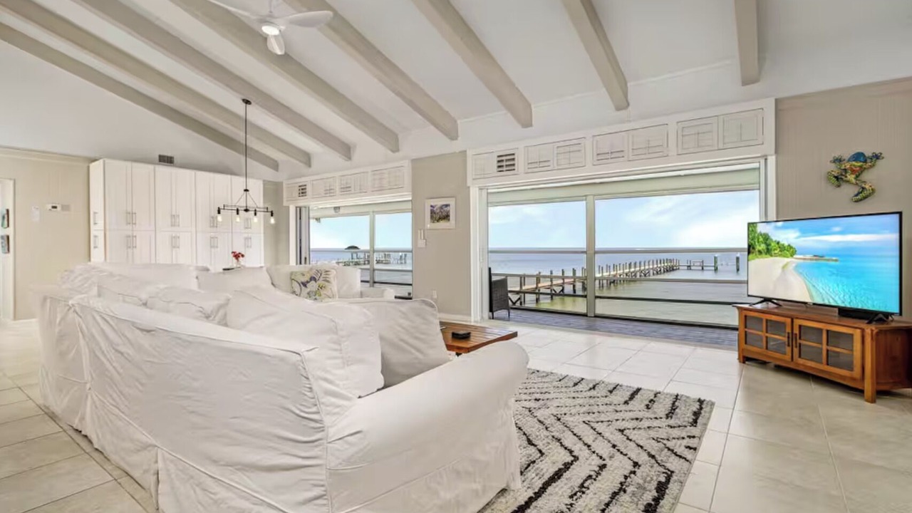 Photo of Livingroom in Bokeelia