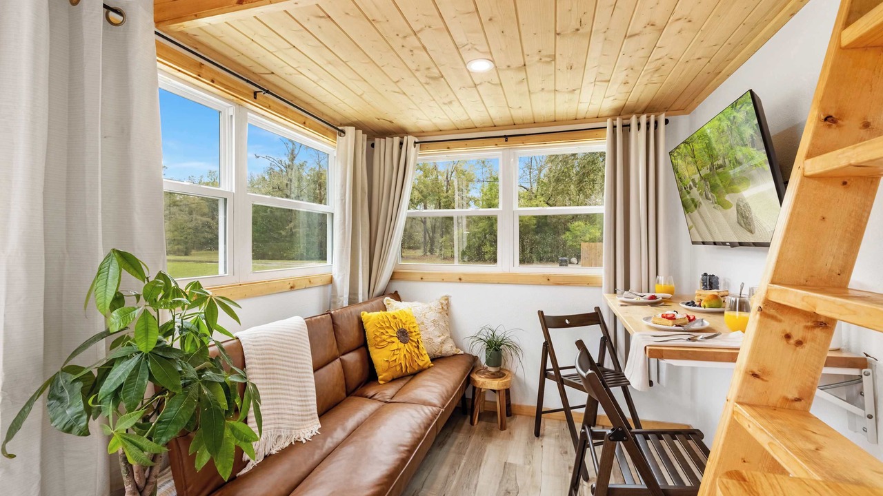 Photo of Livingroom in Lake City