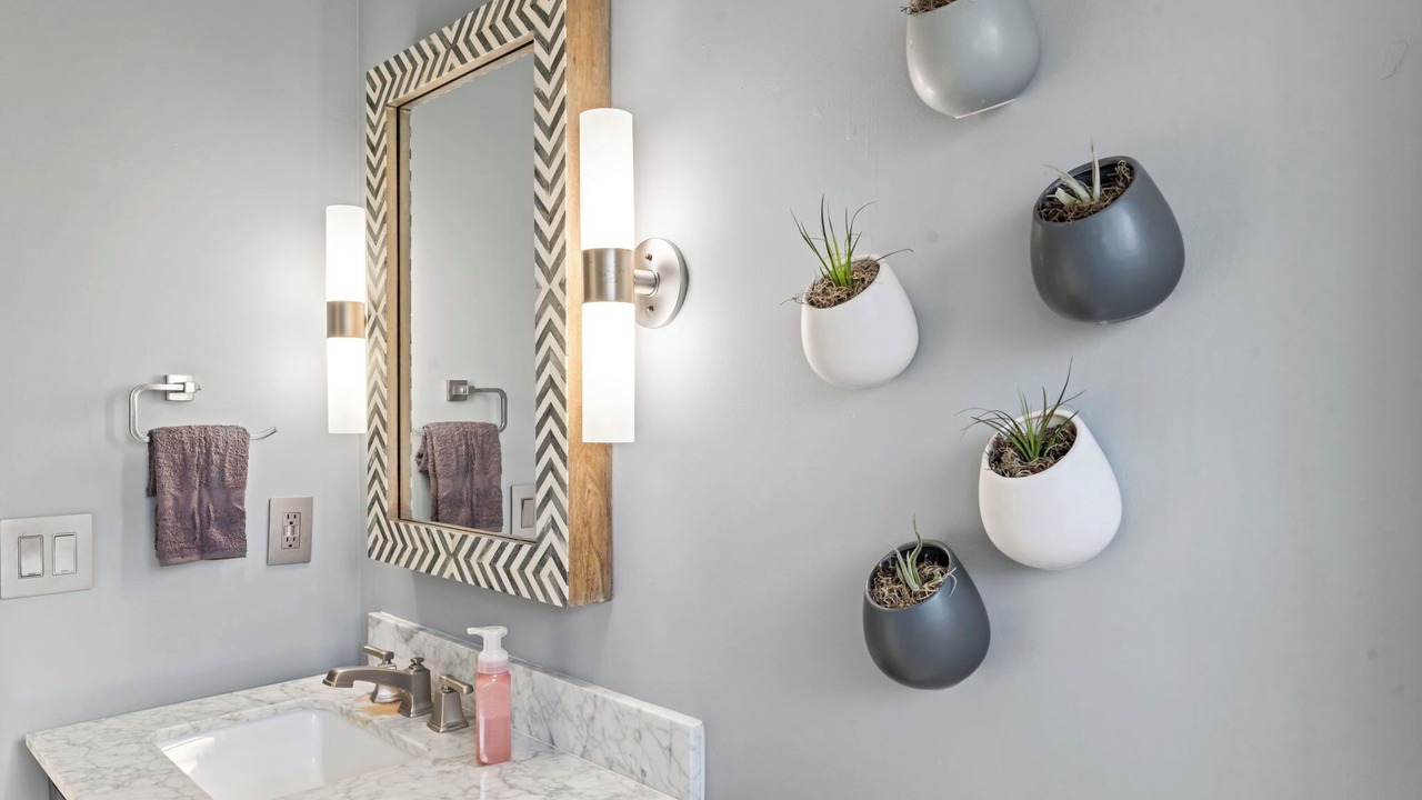 Photo of Bathroom in Sandalwood