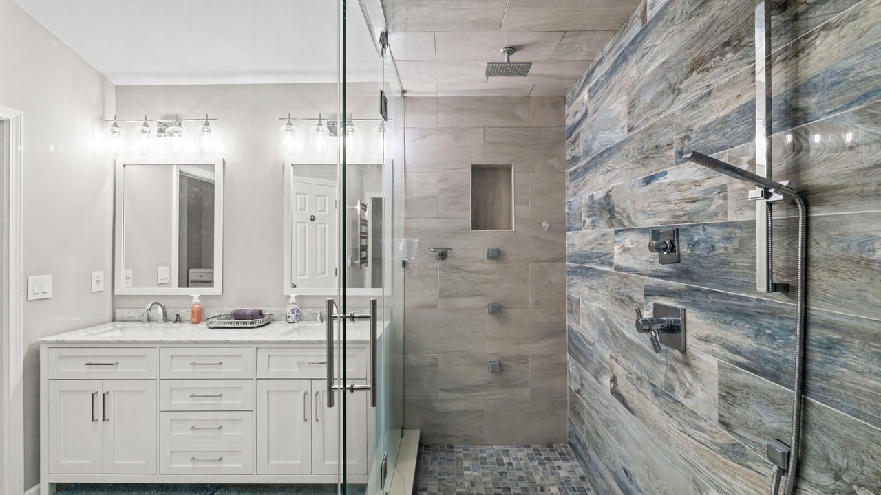 Photo of Bathroom in Sandalwood