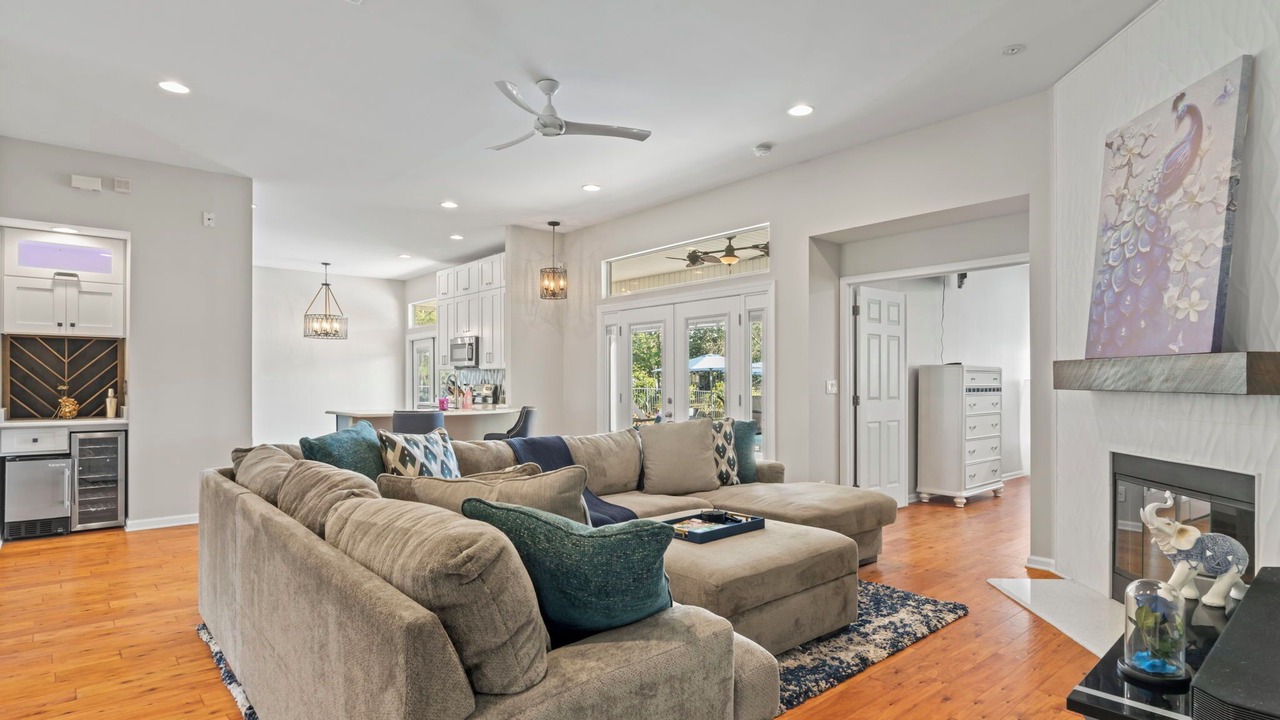 Photo of Livingroom in Sandalwood