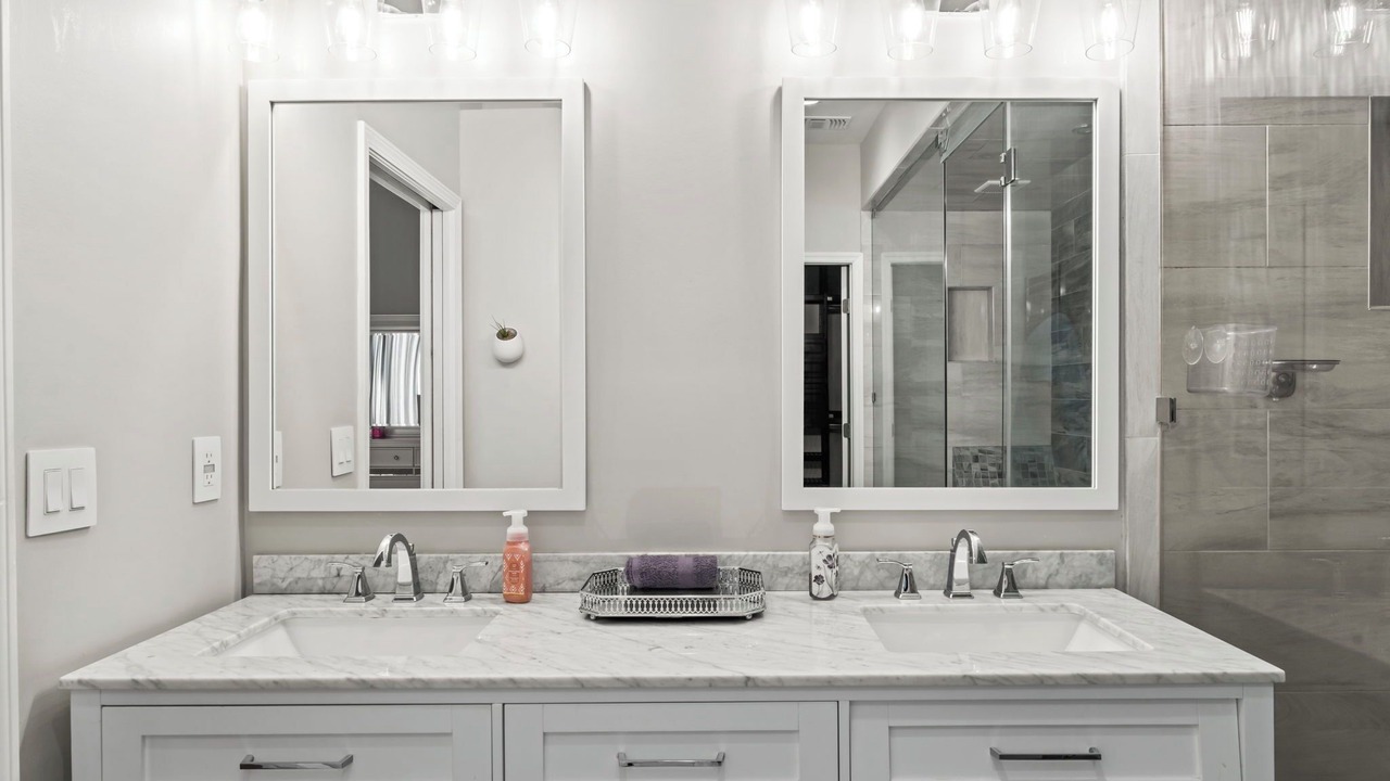 Photo of Bathroom in Sandalwood