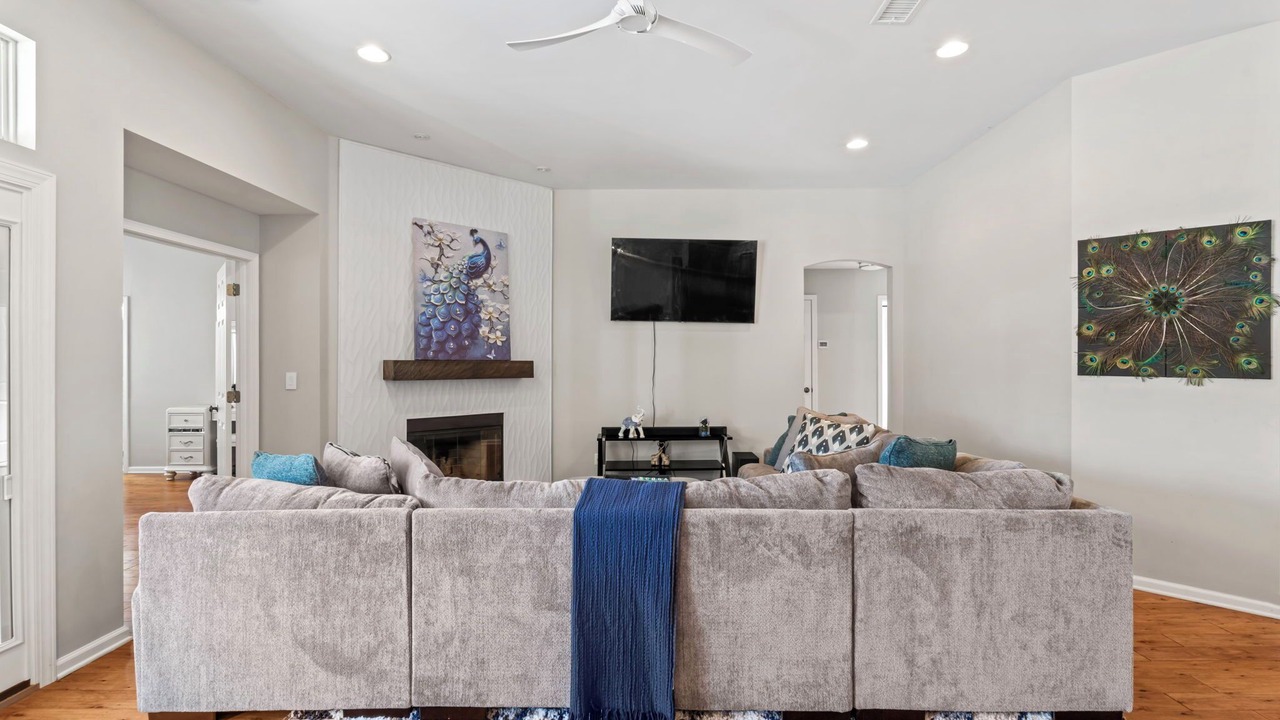 Photo of Livingroom in Sandalwood